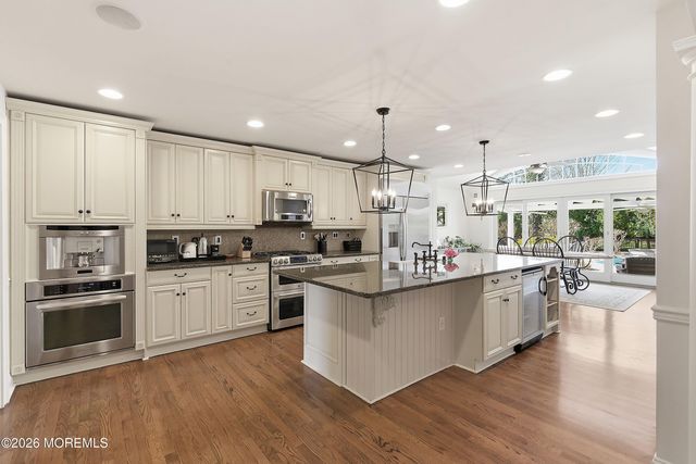 20 Rivers Edge Drive, Little Silver, NJ 07739