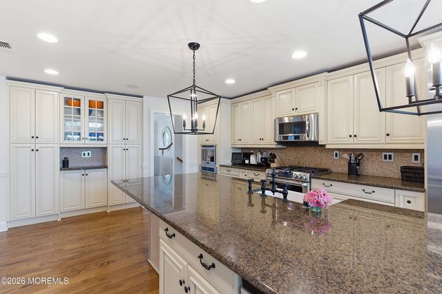 20 Rivers Edge Drive, Little Silver, NJ 07739