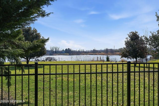 20 Rivers Edge Drive, Little Silver, NJ 07739