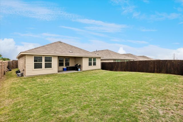 5913 Silverjack Trail, Denton, TX 76226