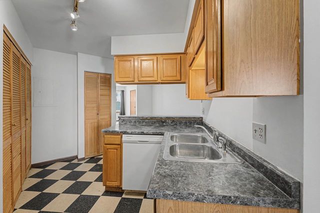 1203 WYNDHAM Court 105, Palatine, IL 60074