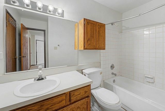 1203 WYNDHAM Court 105, Palatine, IL 60074