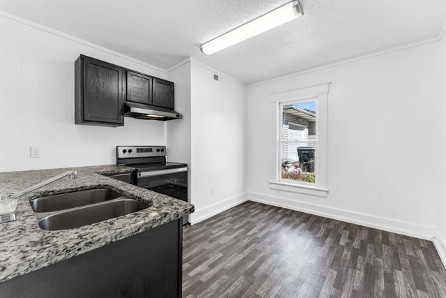 2009 N Park Avenue, Springfield, MO 65803