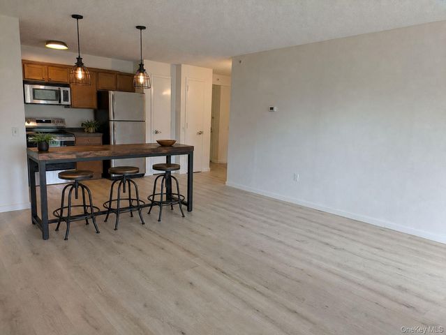 221 Beach 80th Street 3D, Rockaway Beach, NY 11693