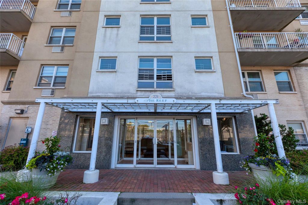 221 Beach 80th Street 3D, Rockaway Beach, NY 11693 — photo 3