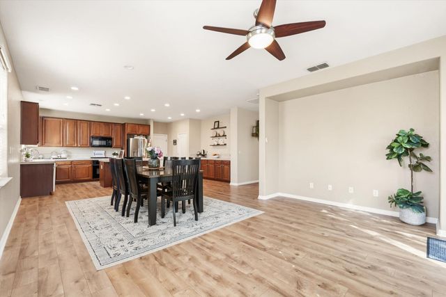 1402 Turnbridge Way, Plumas Lake, CA 95961