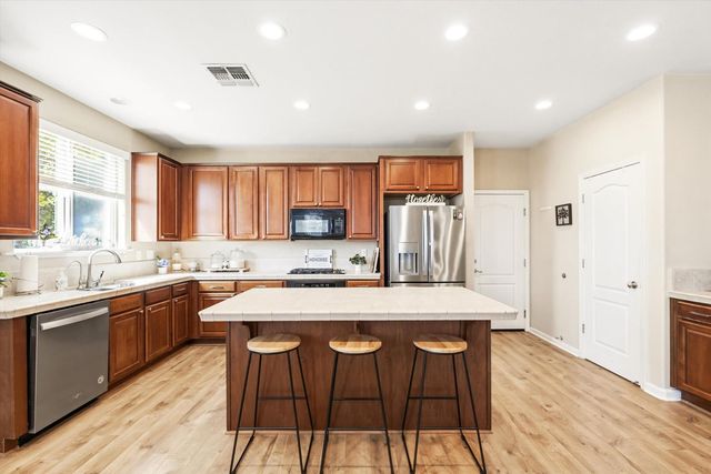 1402 Turnbridge Way, Plumas Lake, CA 95961