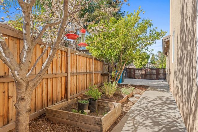 1402 Turnbridge Way, Plumas Lake, CA 95961