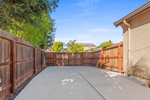 1402 Turnbridge Way, Plumas Lake, CA 95961