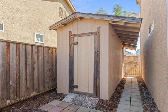 1402 Turnbridge Way, Plumas Lake, CA 95961