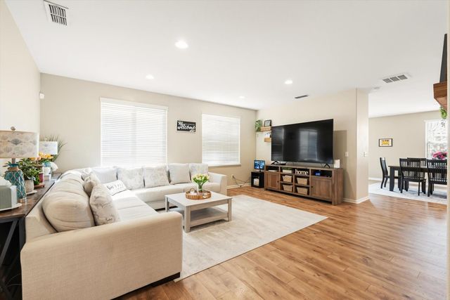 1402 Turnbridge Way, Plumas Lake, CA 95961