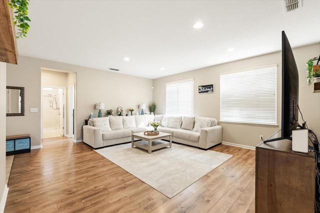 1402 Turnbridge Way, Plumas Lake, CA 95961