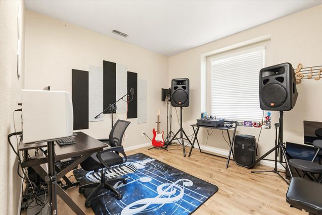 1402 Turnbridge Way, Plumas Lake, CA 95961