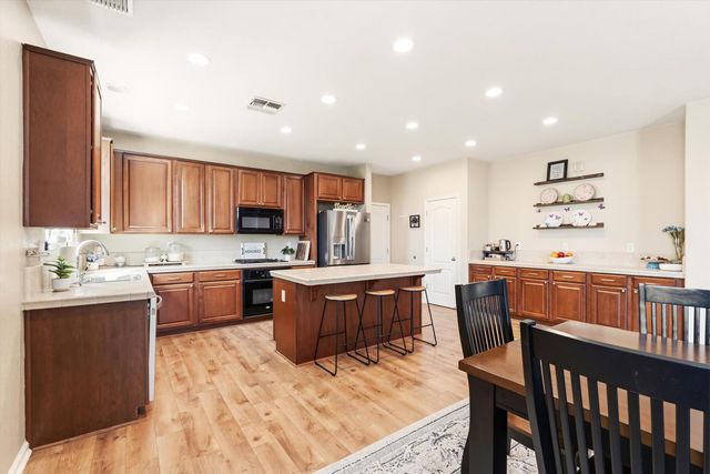 1402 Turnbridge Way, Plumas Lake, CA 95961