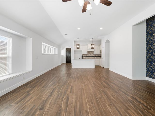 8113 Spitfire Trail, Aubrey, TX 76227