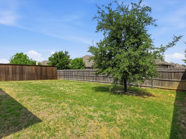 8113 Spitfire Trail, Aubrey, TX 76227