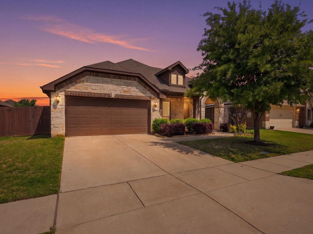 8113 Spitfire Trail, Aubrey, TX 76227