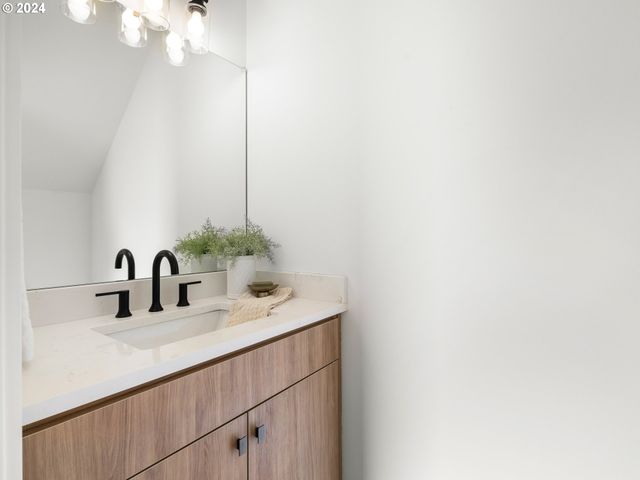 2519 Ne Killingsworth St 1, Portland, OR 97211