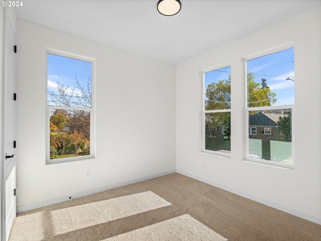 2519 Ne Killingsworth St 1, Portland, OR 97211