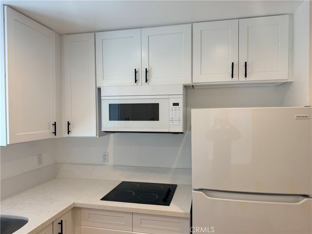 988 Valencia 6, Costa Mesa, CA 92626