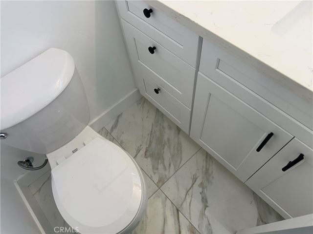 988 Valencia 6, Costa Mesa, CA 92626