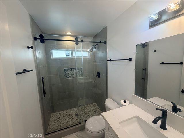 988 Valencia 6, Costa Mesa, CA 92626