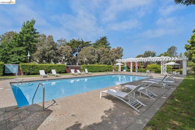 154 Marina Lakes DR, Richmond, CA 94804