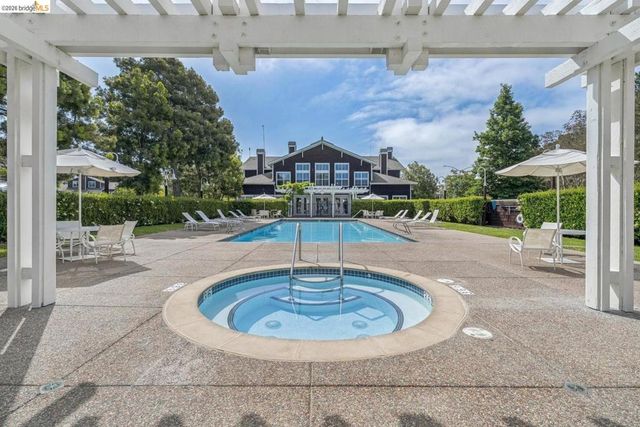 154 Marina Lakes DR, Richmond, CA 94804