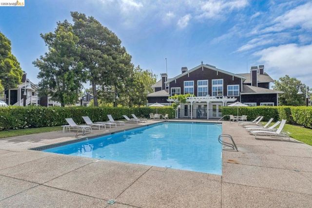 154 Marina Lakes DR, Richmond, CA 94804