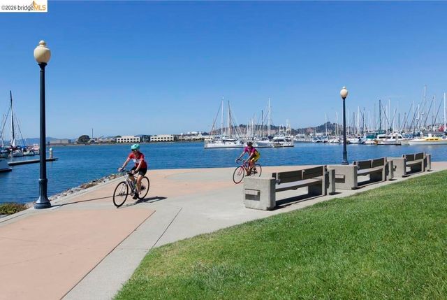 154 Marina Lakes DR, Richmond, CA 94804