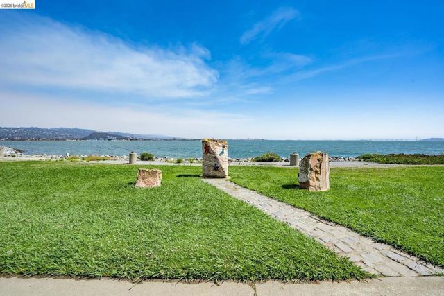 154 Marina Lakes DR, Richmond, CA 94804