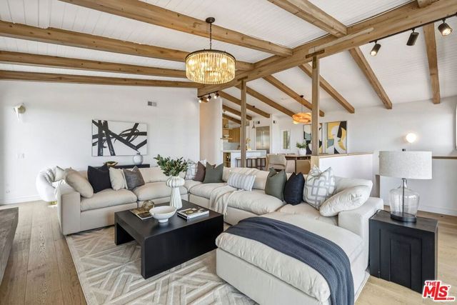 21625 Saddle Peak Road, Topanga, CA 90290