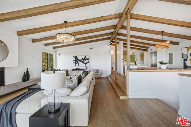 21625 Saddle Peak Road, Topanga, CA 90290