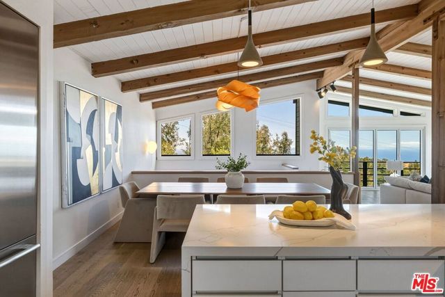 21625 Saddle Peak Road, Topanga, CA 90290