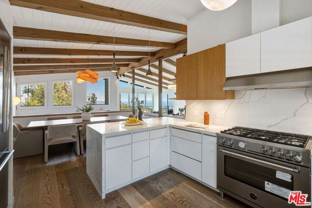 21625 Saddle Peak Road, Topanga, CA 90290