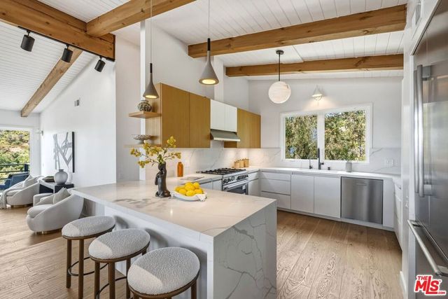 21625 Saddle Peak Road, Topanga, CA 90290