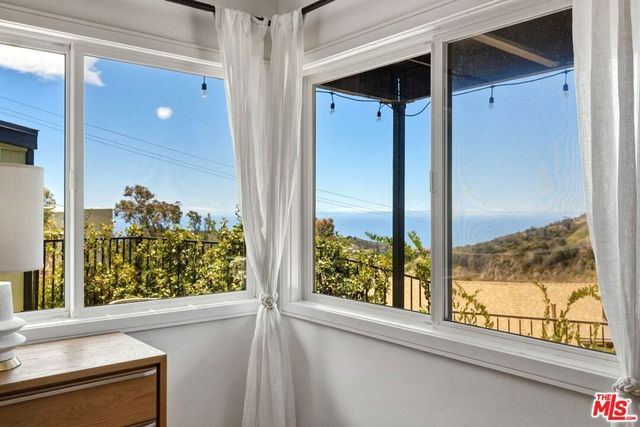 21625 Saddle Peak Road, Topanga, CA 90290
