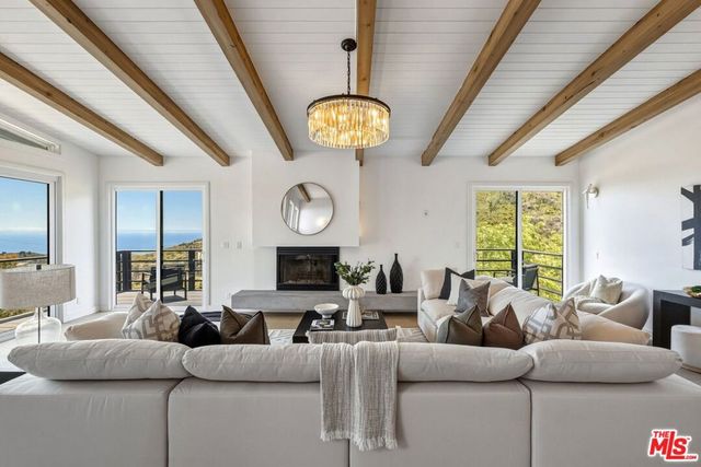 21625 Saddle Peak Road, Topanga, CA 90290