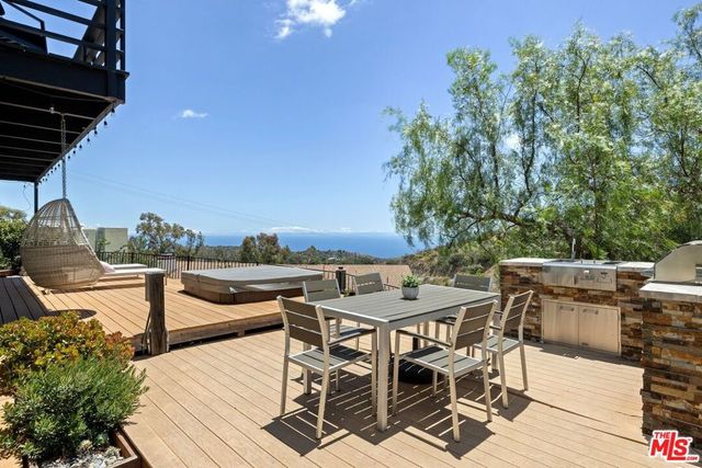 21625 Saddle Peak Road, Topanga, CA 90290