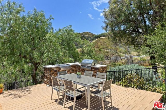 21625 Saddle Peak Road, Topanga, CA 90290