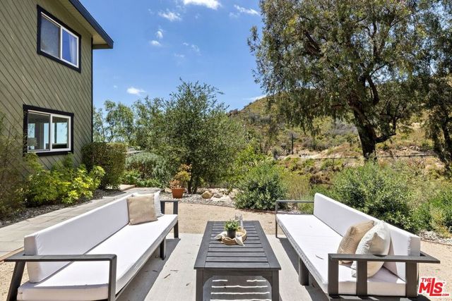 21625 Saddle Peak Road, Topanga, CA 90290