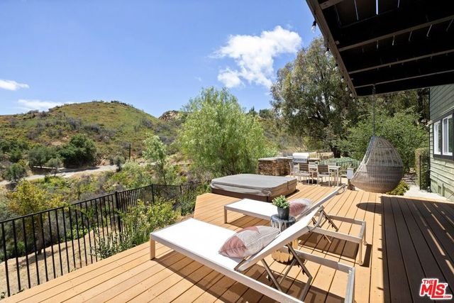 21625 Saddle Peak Road, Topanga, CA 90290