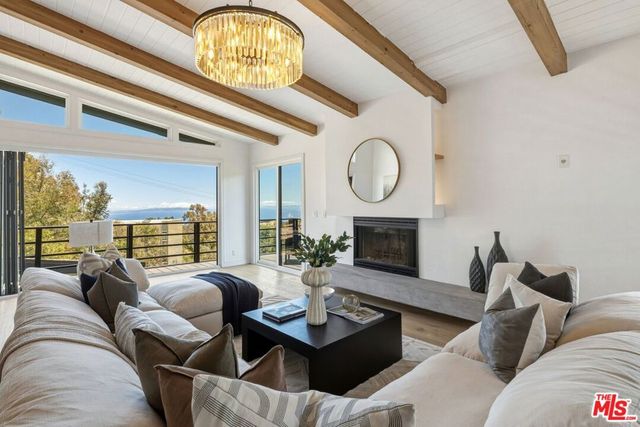 21625 Saddle Peak Road, Topanga, CA 90290
