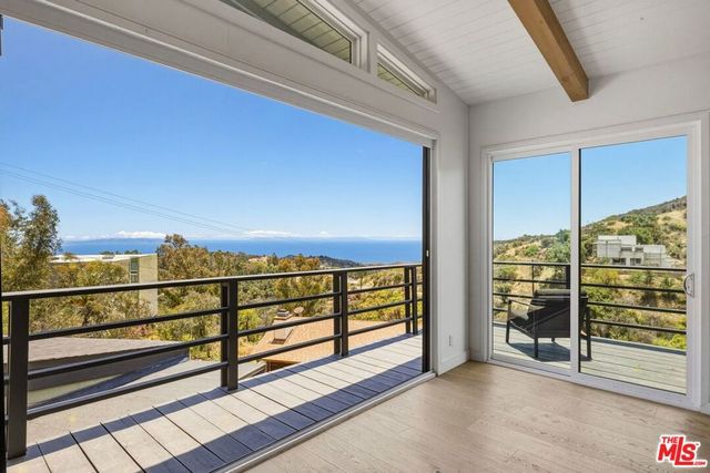 21625 Saddle Peak Road, Topanga, CA 90290