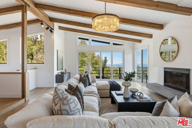 21625 Saddle Peak Road, Topanga, CA 90290