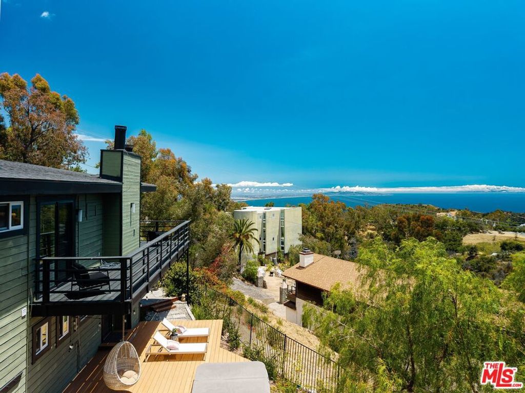 21625 Saddle Peak Road, Topanga, CA 90290