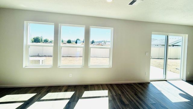13510 W Crosswinds Ave, Airway Heights, WA 99001