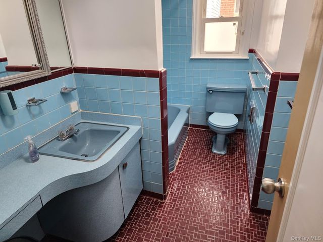213-05 Union Turnpike, Bayside, NY 11364