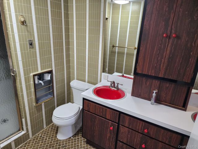 213-05 Union Turnpike, Bayside, NY 11364
