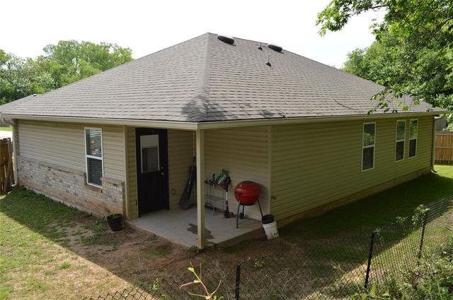 822 Highgarden Circle, Noble, OK 73068